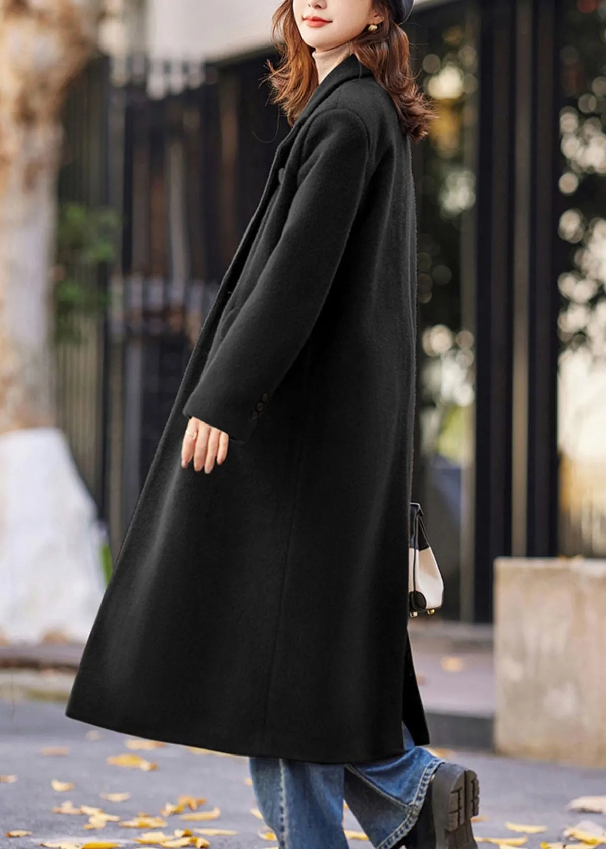 Well Tailored Coat with a Graceful Silhouette