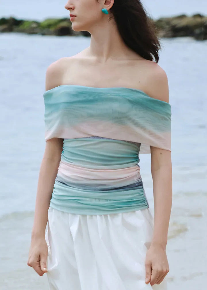 Well Tailored Top with a Graceful Silhouette