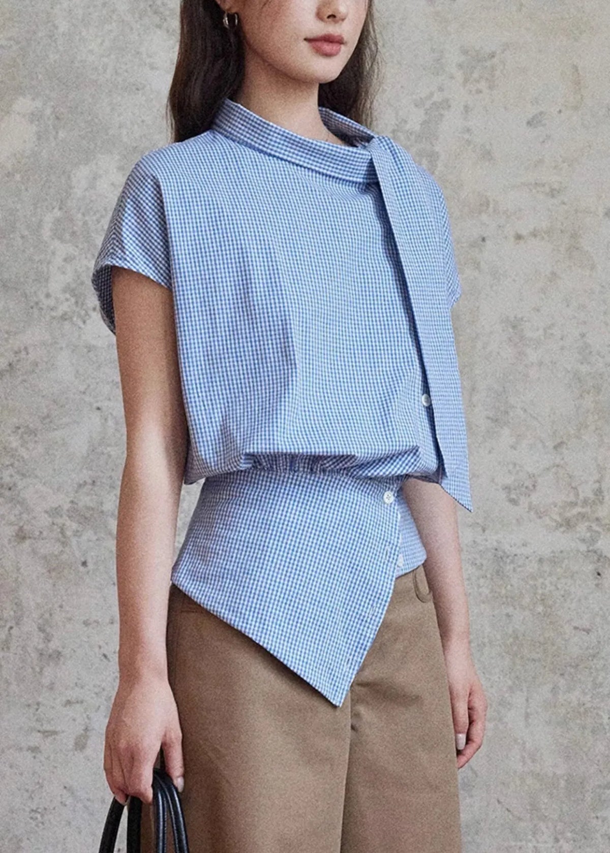 Well Tailored Blouse with a Graceful Silhouette