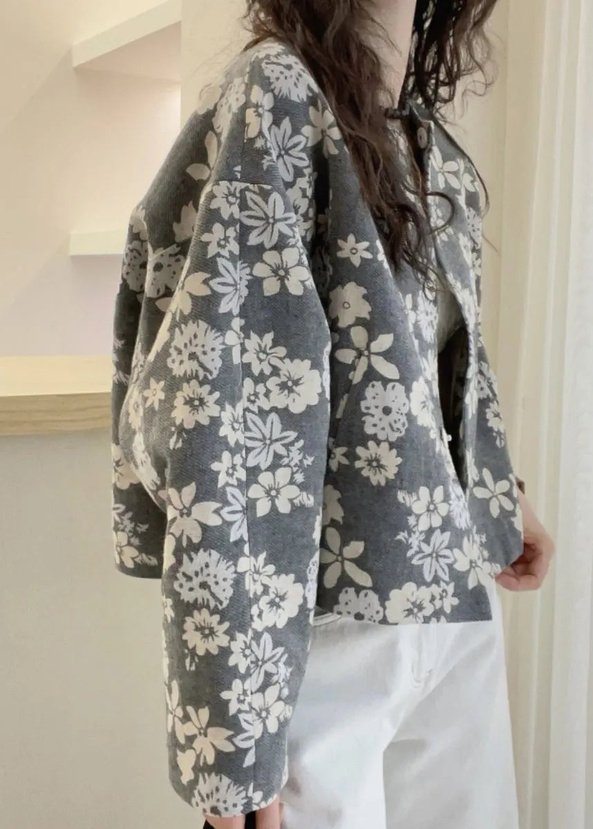 Effortlessly Elegant Jacket with a Timeless Design
