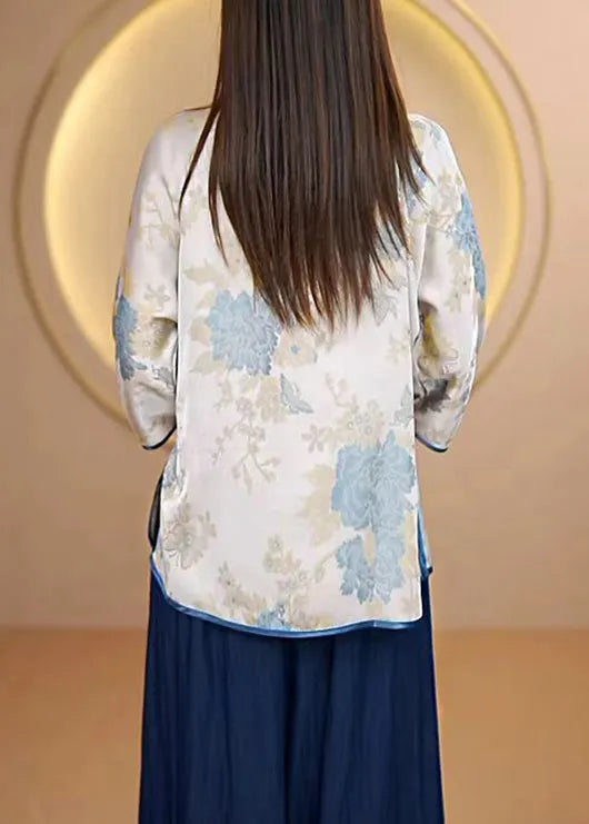 Well Tailored Top with a Graceful Silhouette