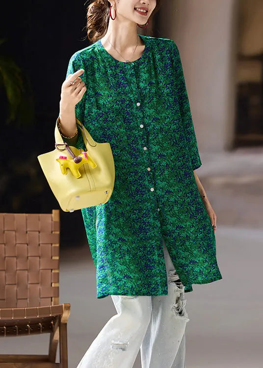 Classic Vintage Blouse with a Flattering Fit