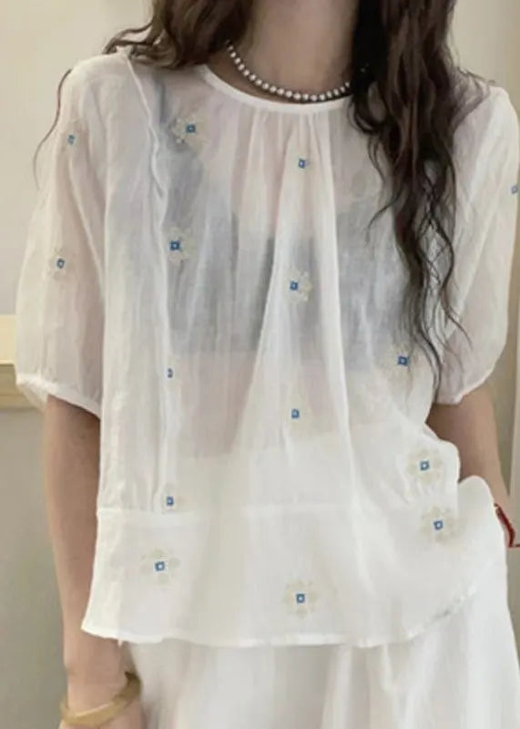 Effortlessly Elegant Blouse with a Timeless Design