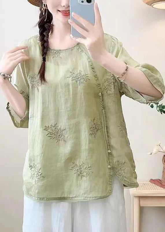 Effortlessly Elegant Top with a Timeless Design