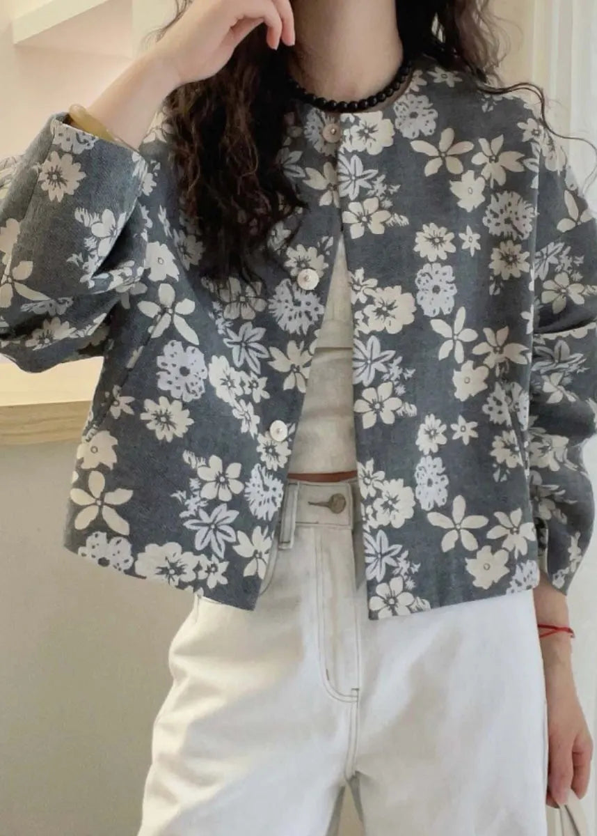 Effortlessly Elegant Jacket with a Timeless Design