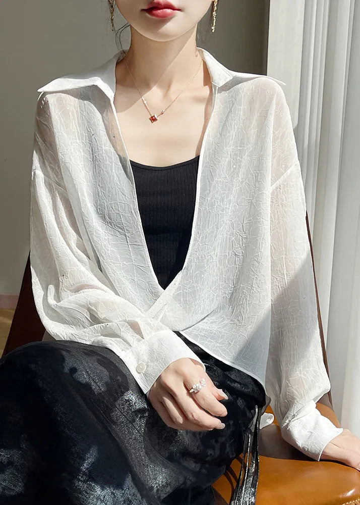 Effortlessly Elegant Blouse with a Timeless Design