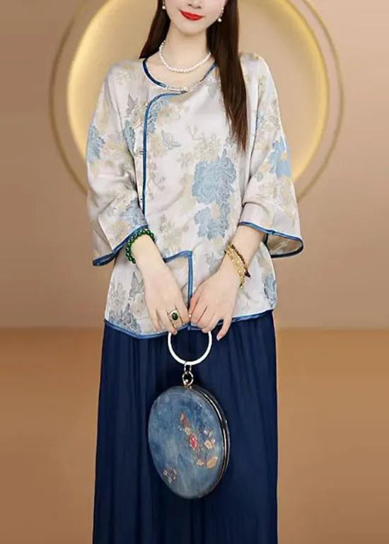 Well Tailored Top with a Graceful Silhouette