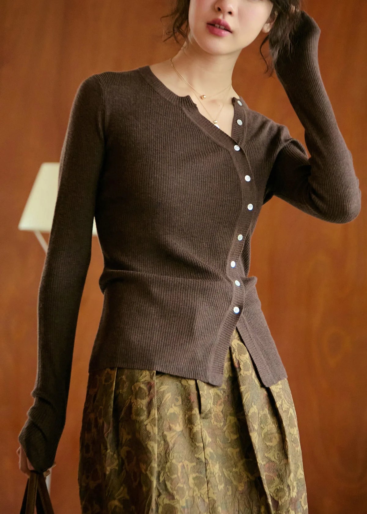 Well Tailored Top with a Graceful Silhouette