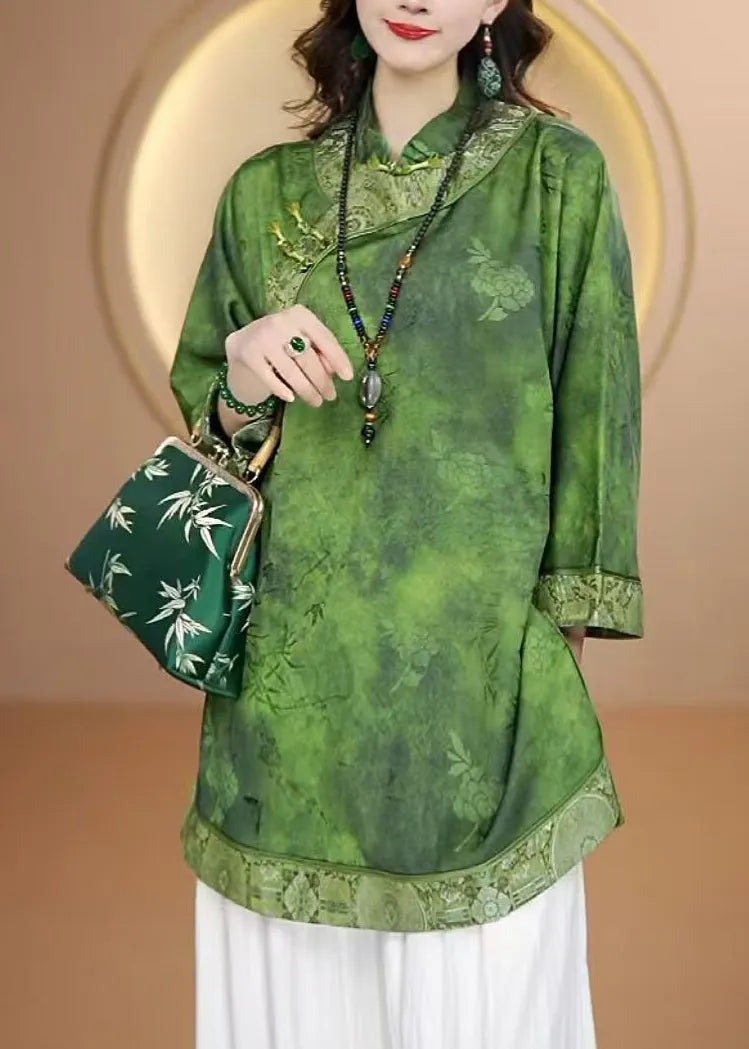 Classic Vintage Shirt with a Flattering Fit