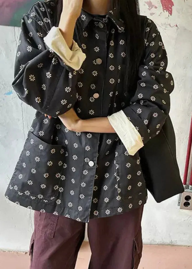 Well Tailored Coat with a Graceful Silhouette