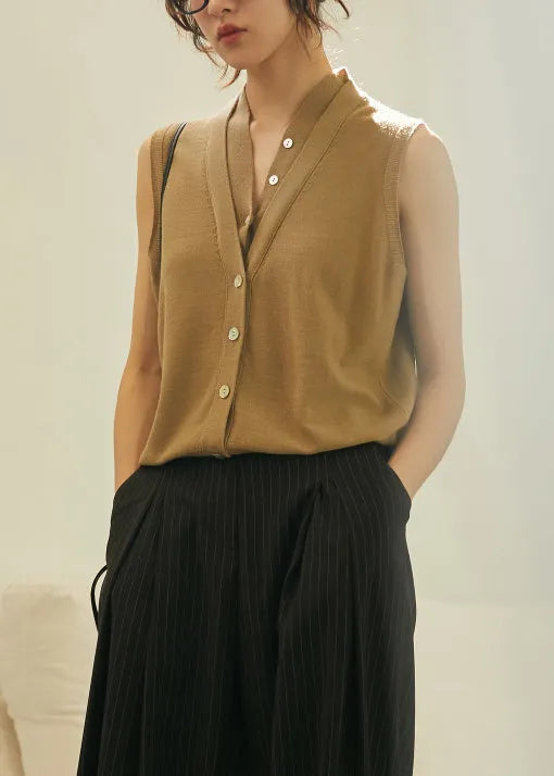 Well Tailored Top with a Graceful Silhouette