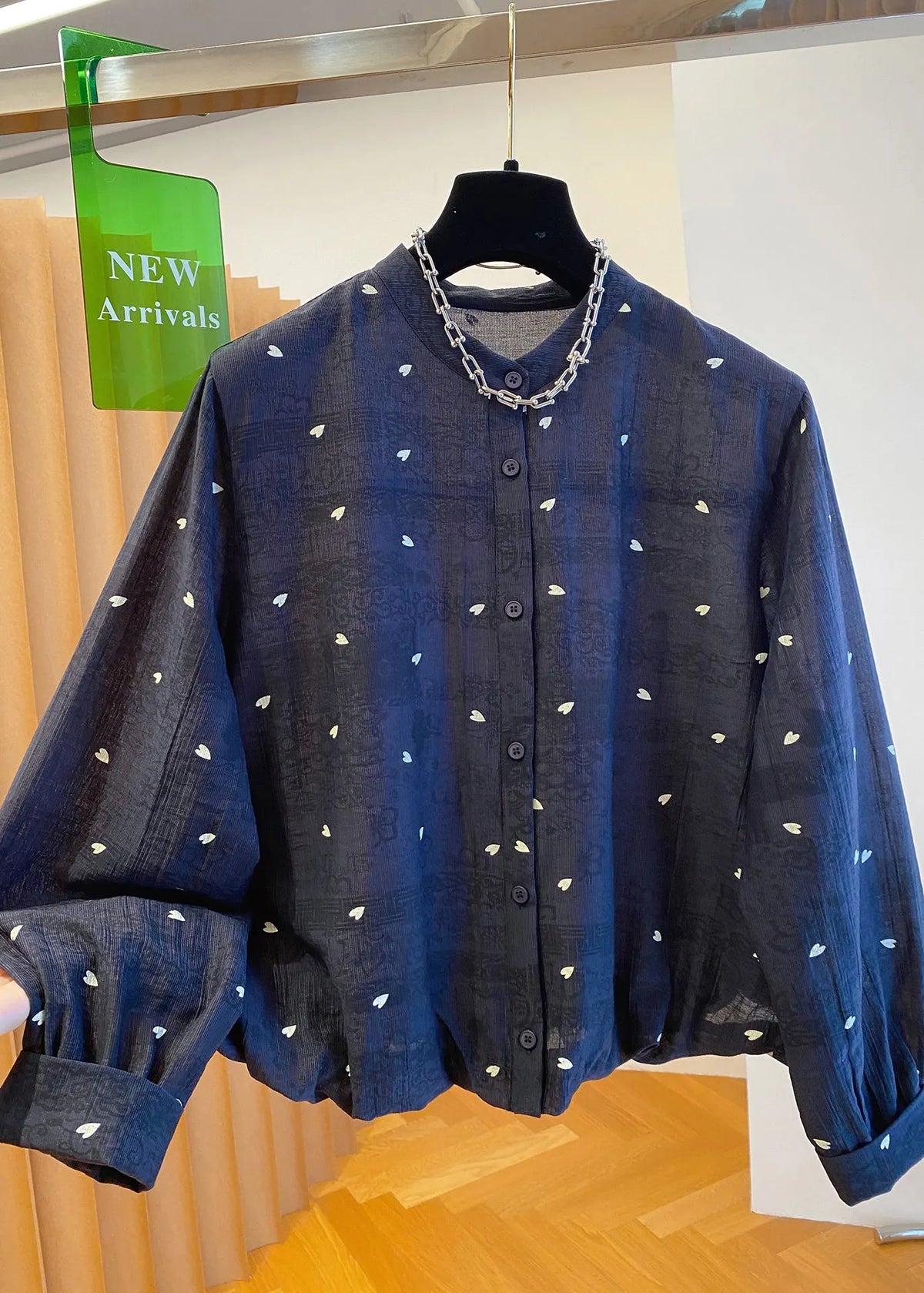 Effortlessly Elegant Blouse with a Timeless Design
