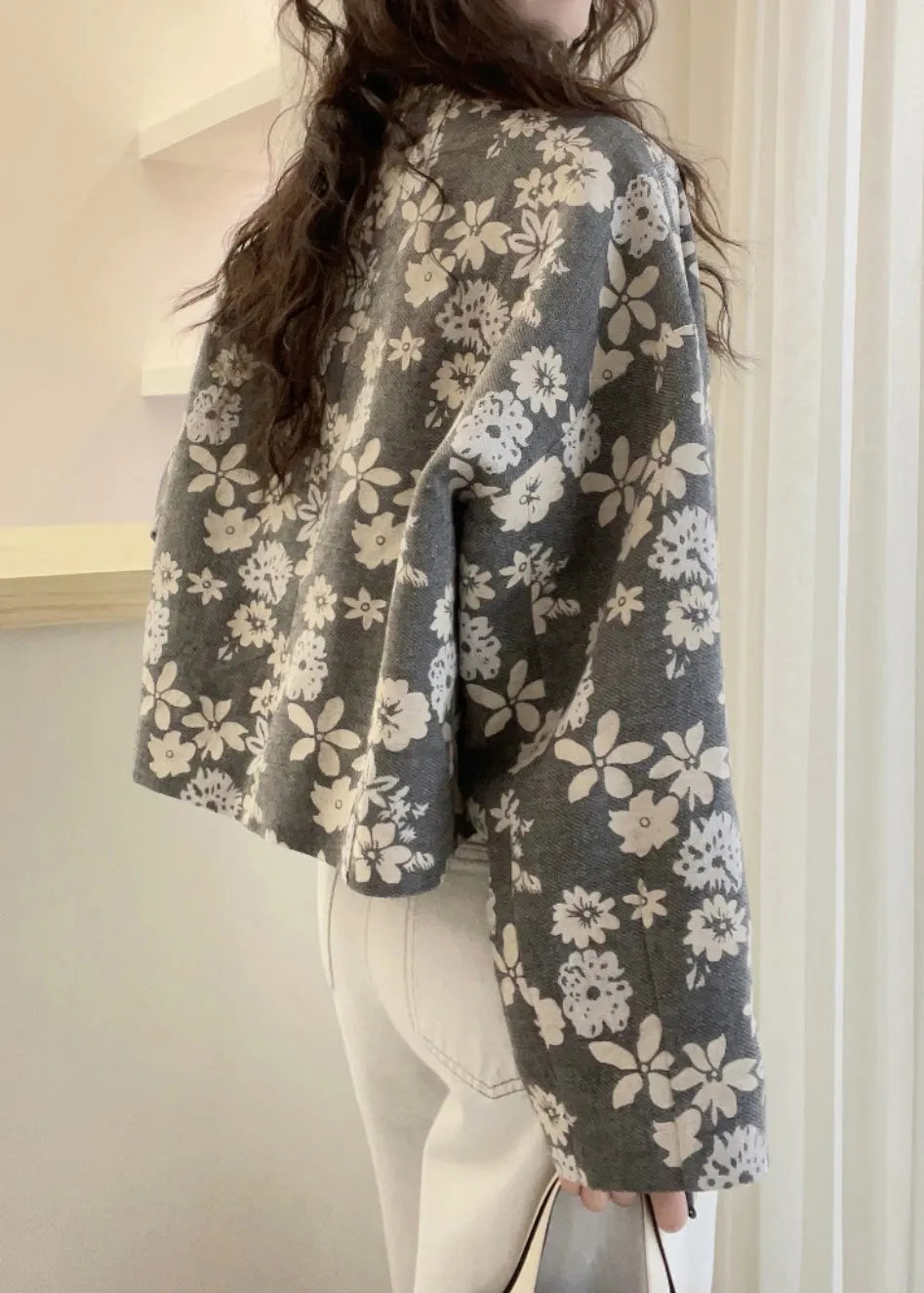 Effortlessly Elegant Jacket with a Timeless Design