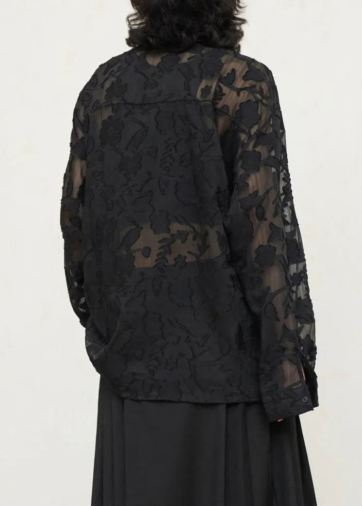 Well Tailored Top with a Graceful Silhouette
