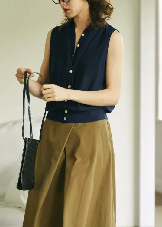 Well Tailored Top with a Graceful Silhouette