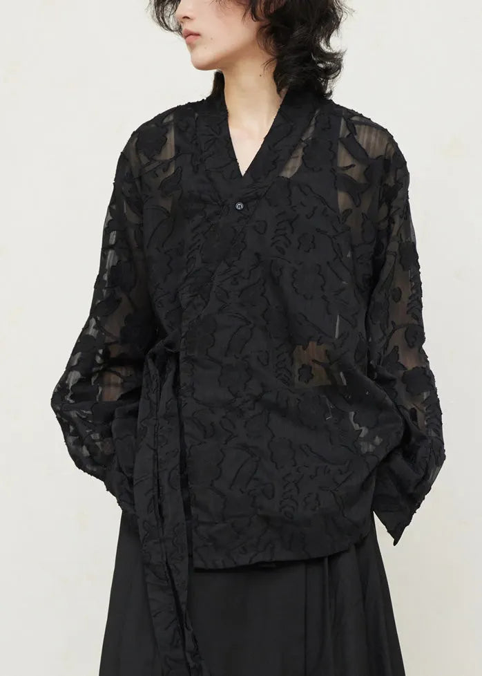 Well Tailored Top with a Graceful Silhouette