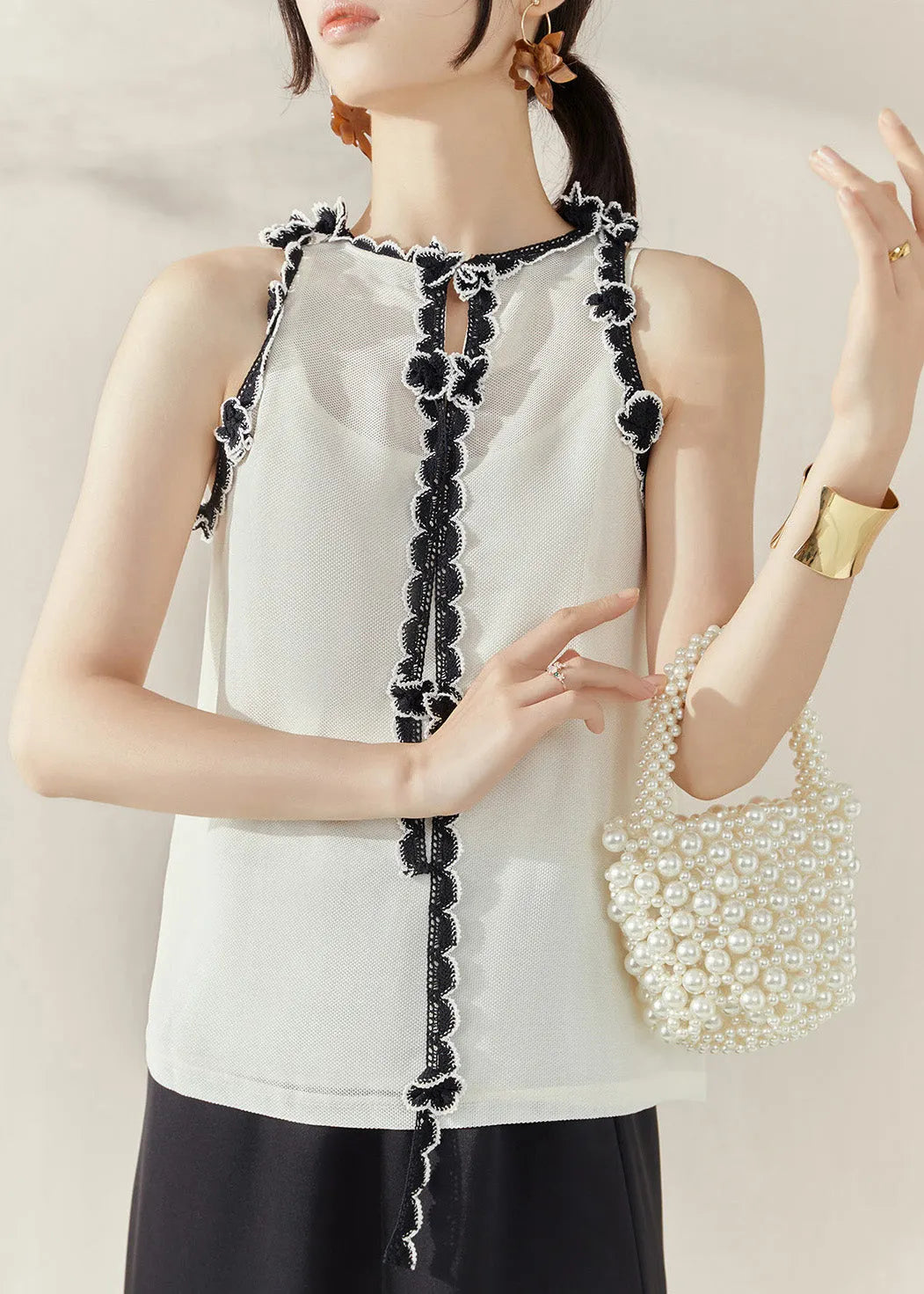 Effortlessly Elegant Top with a Timeless Design