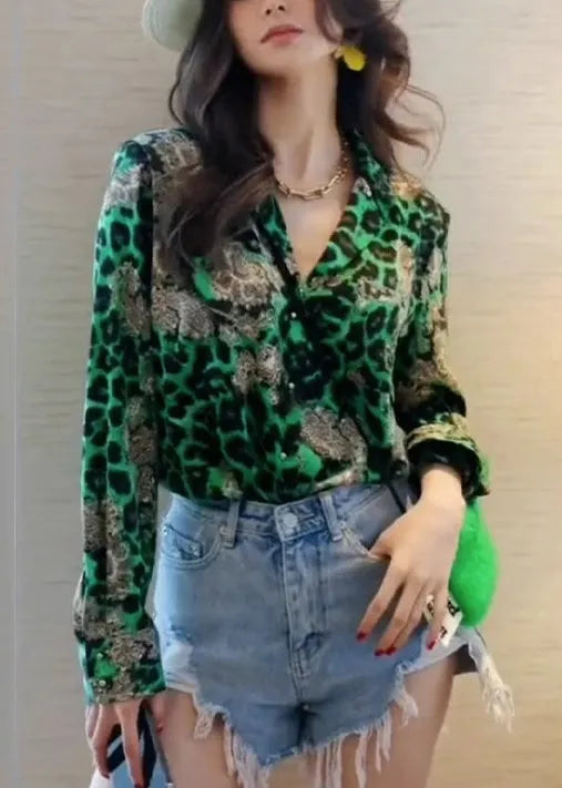 Sophisticated Blouse with a Clean Classic Look