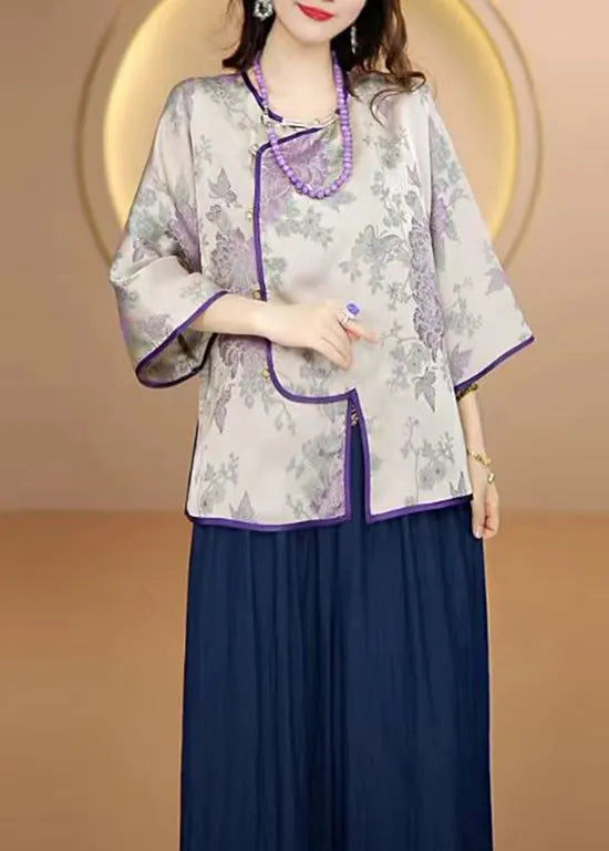 Well Tailored Top with a Graceful Silhouette