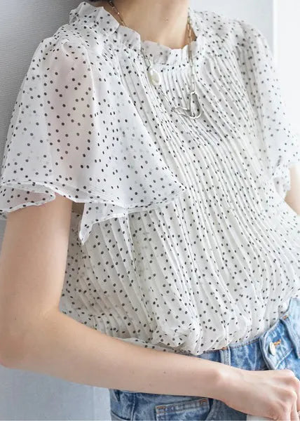 Well Tailored Top with a Graceful Silhouette