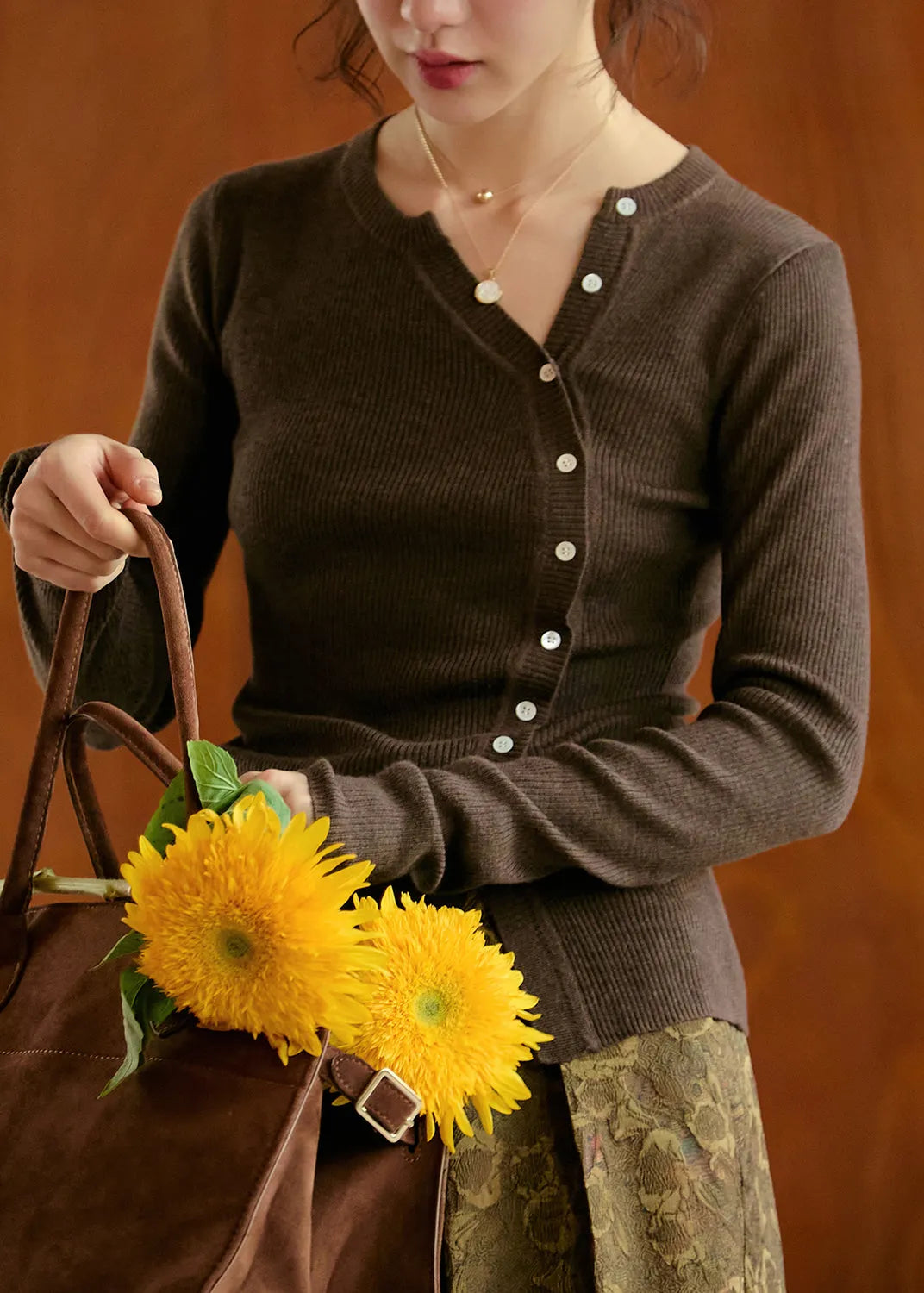 Well Tailored Top with a Graceful Silhouette