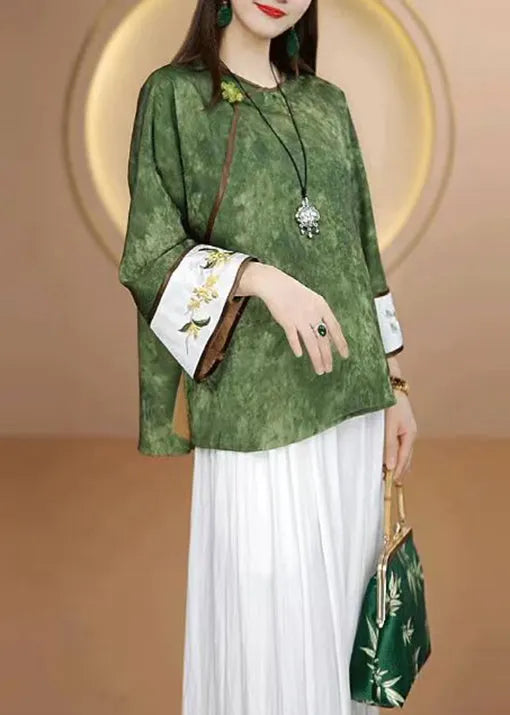 Sophisticated Blouse with a Clean Classic Look