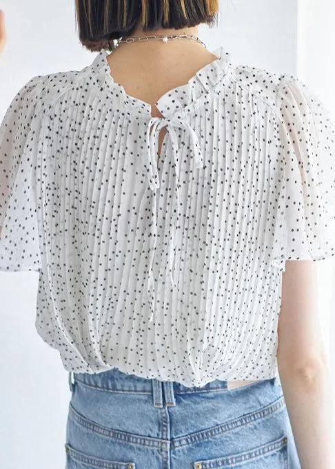 Well Tailored Top with a Graceful Silhouette