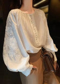 Effortlessly Elegant Shirt with a Timeless Design