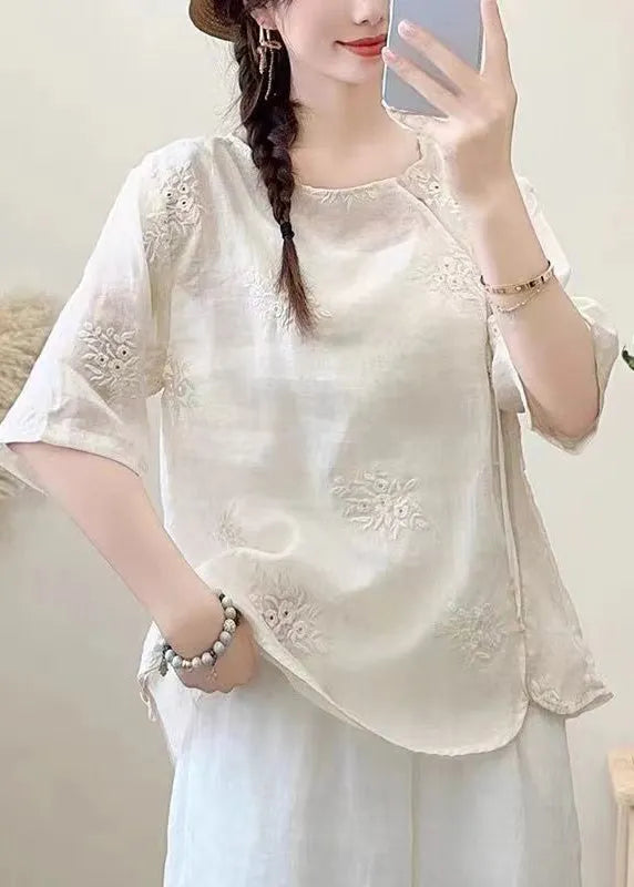 Effortlessly Elegant Top with a Timeless Design