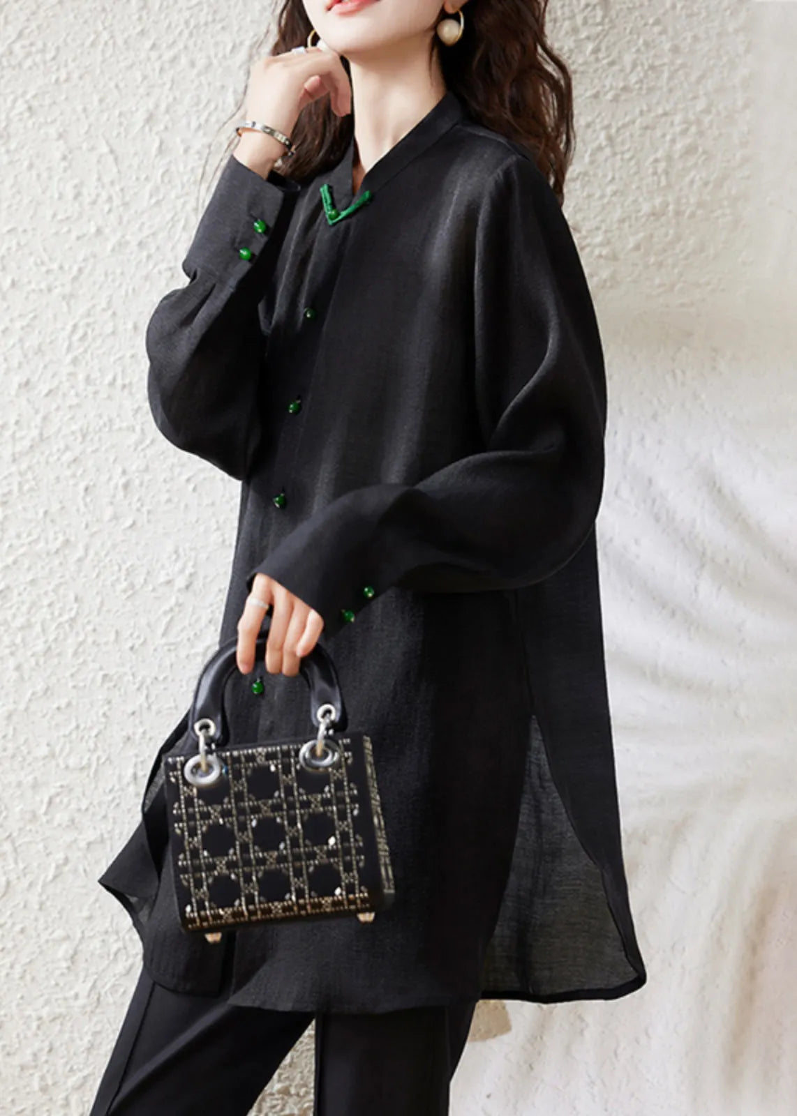Effortlessly Elegant Blouse with a Timeless Design