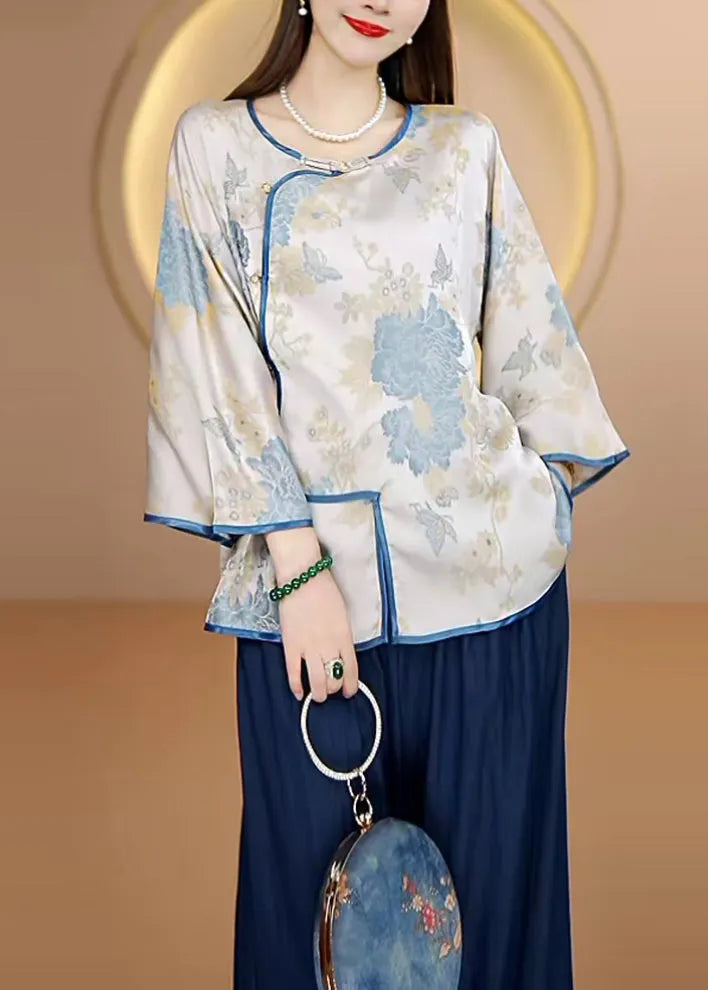 Well Tailored Top with a Graceful Silhouette