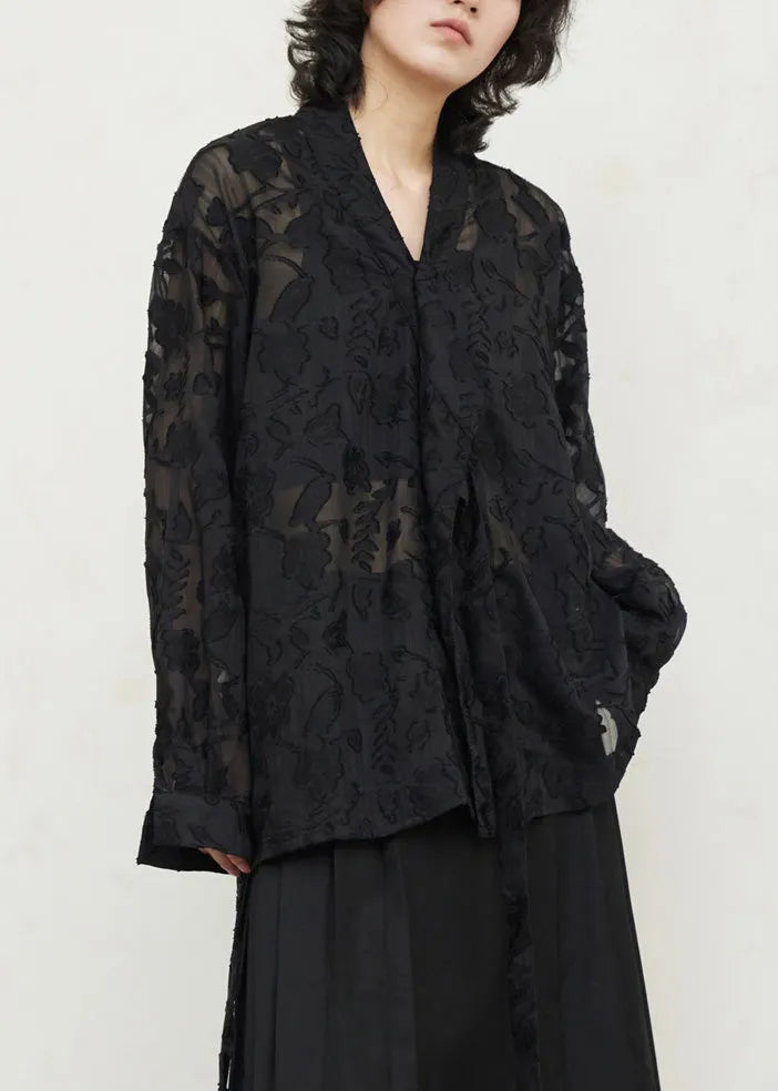 Well Tailored Top with a Graceful Silhouette