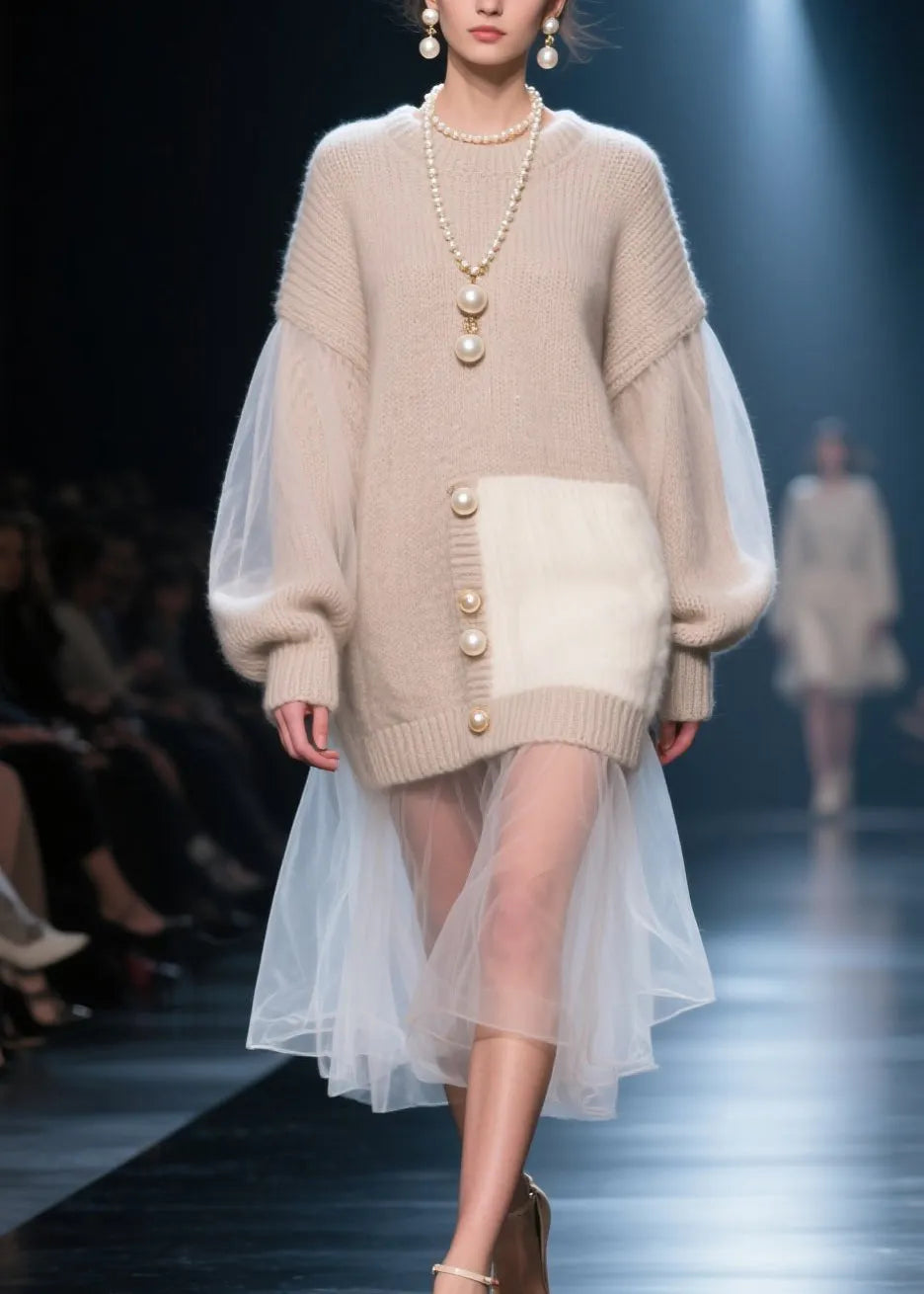 Well Tailored Sweater with a Graceful Silhouette