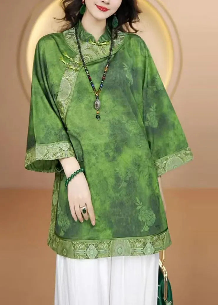 Classic Vintage Shirt with a Flattering Fit