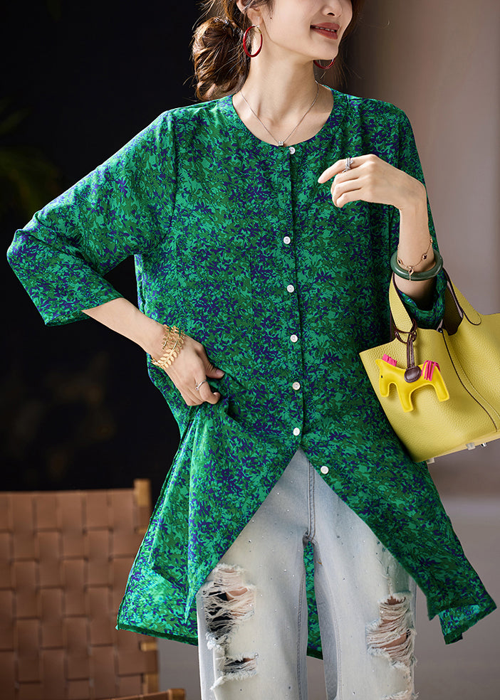 Classic Vintage Blouse with a Flattering Fit