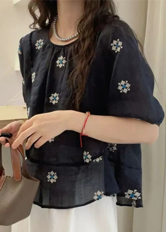 Effortlessly Elegant Blouse with a Timeless Design