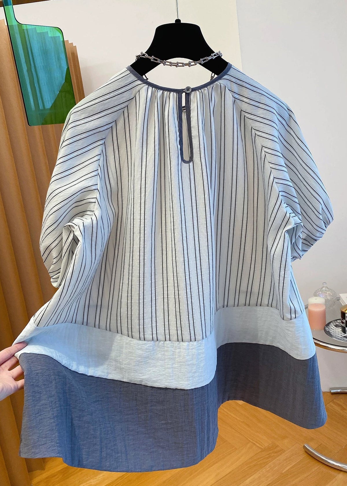 Classic Vintage Shirt with a Flattering Fit