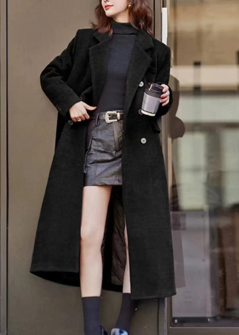 Well Tailored Coat with a Graceful Silhouette