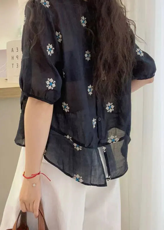Effortlessly Elegant Blouse with a Timeless Design