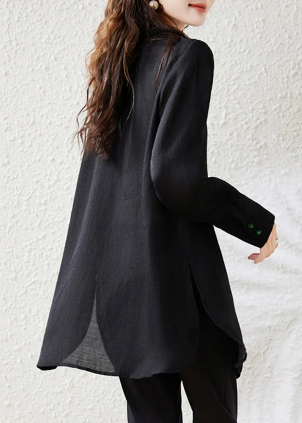 Effortlessly Elegant Blouse with a Timeless Design