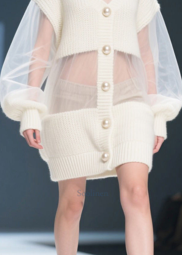 Effortlessly Elegant Sweater with a Timeless Design
