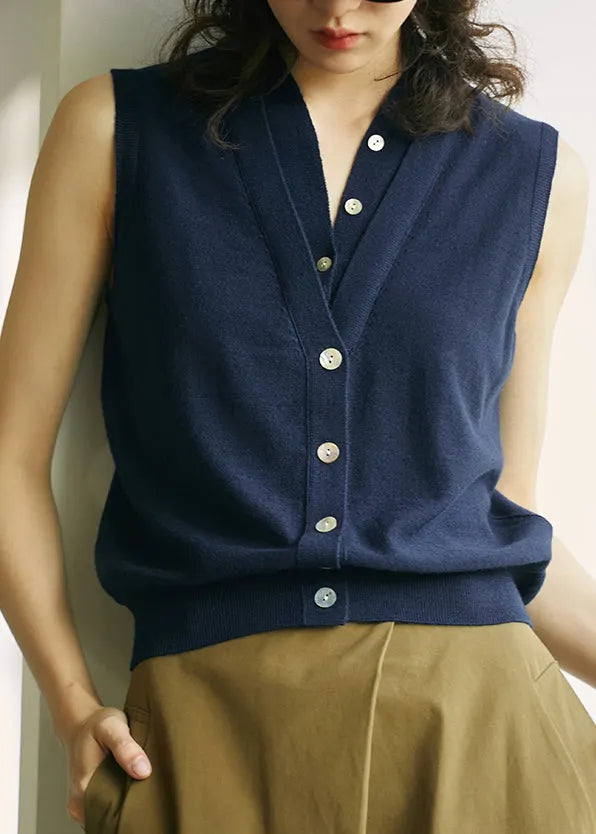 Well Tailored Top with a Graceful Silhouette
