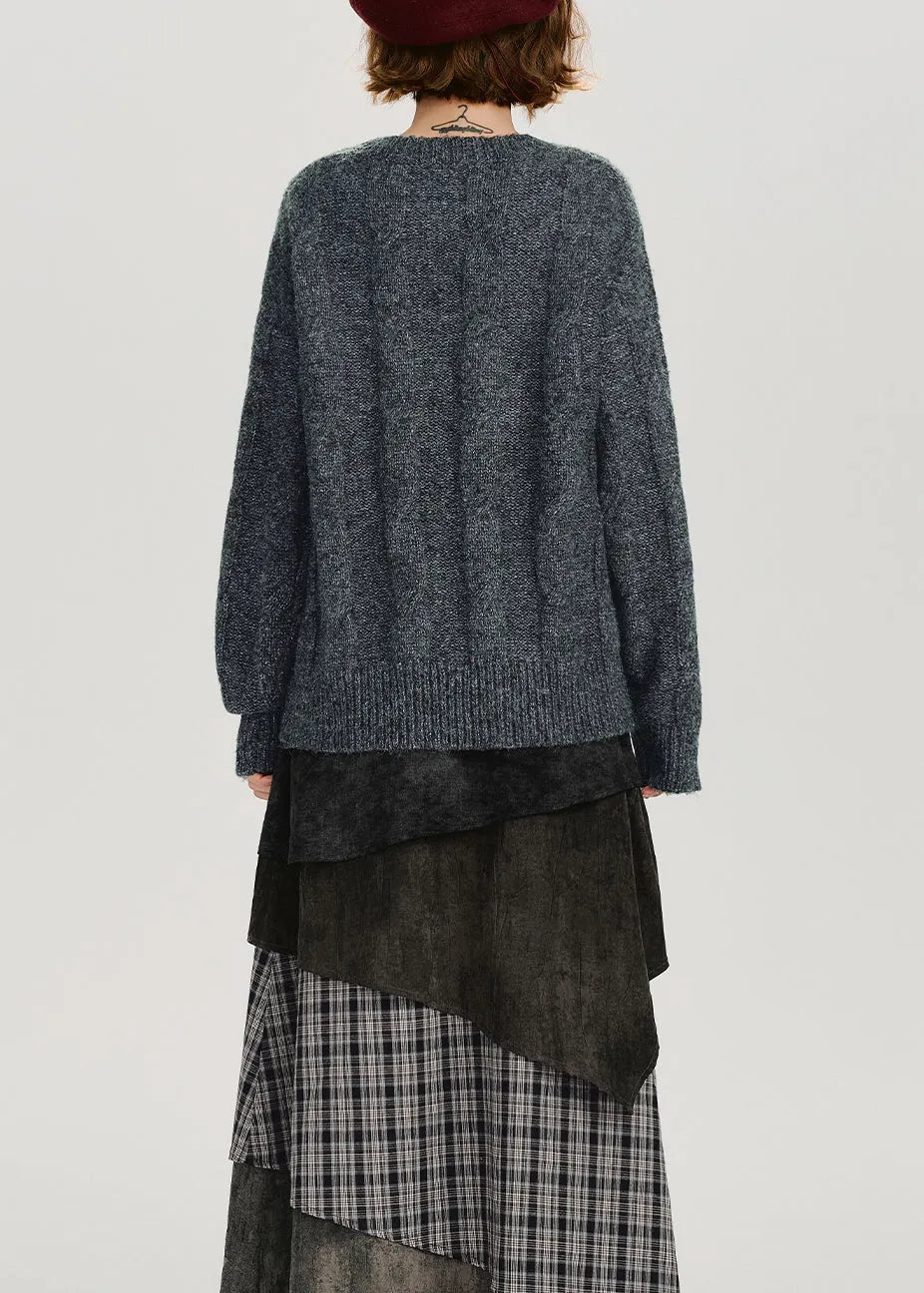 Well Tailored Sweater with a Graceful Silhouette