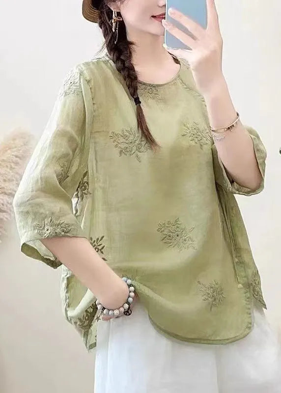 Effortlessly Elegant Top with a Timeless Design