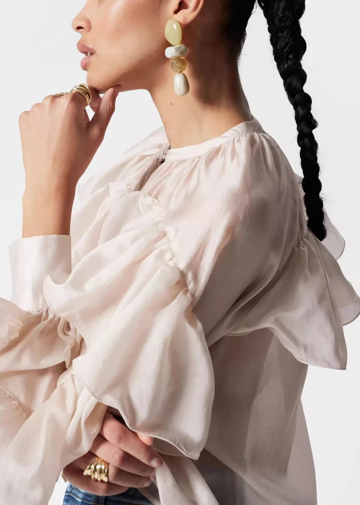 Well Tailored Shirt with a Graceful Silhouette