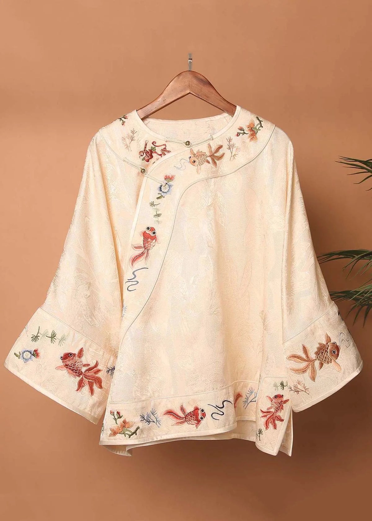 Well Tailored Blouse with a Graceful Silhouette