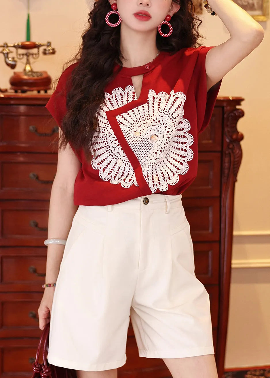 Well Tailored Top with a Graceful Silhouette