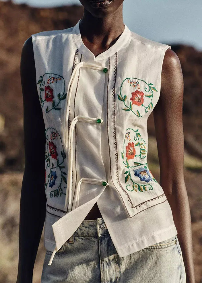 Effortlessly Elegant Top with a Timeless Design