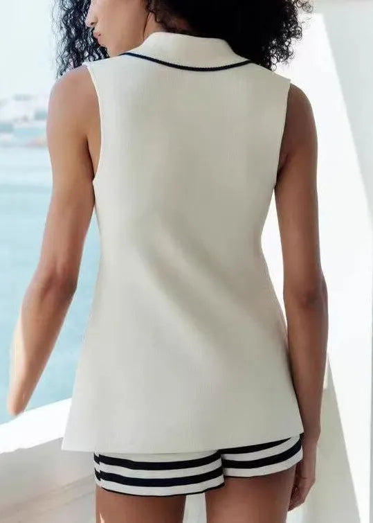 Effortlessly Elegant Garment with a Timeless Design
