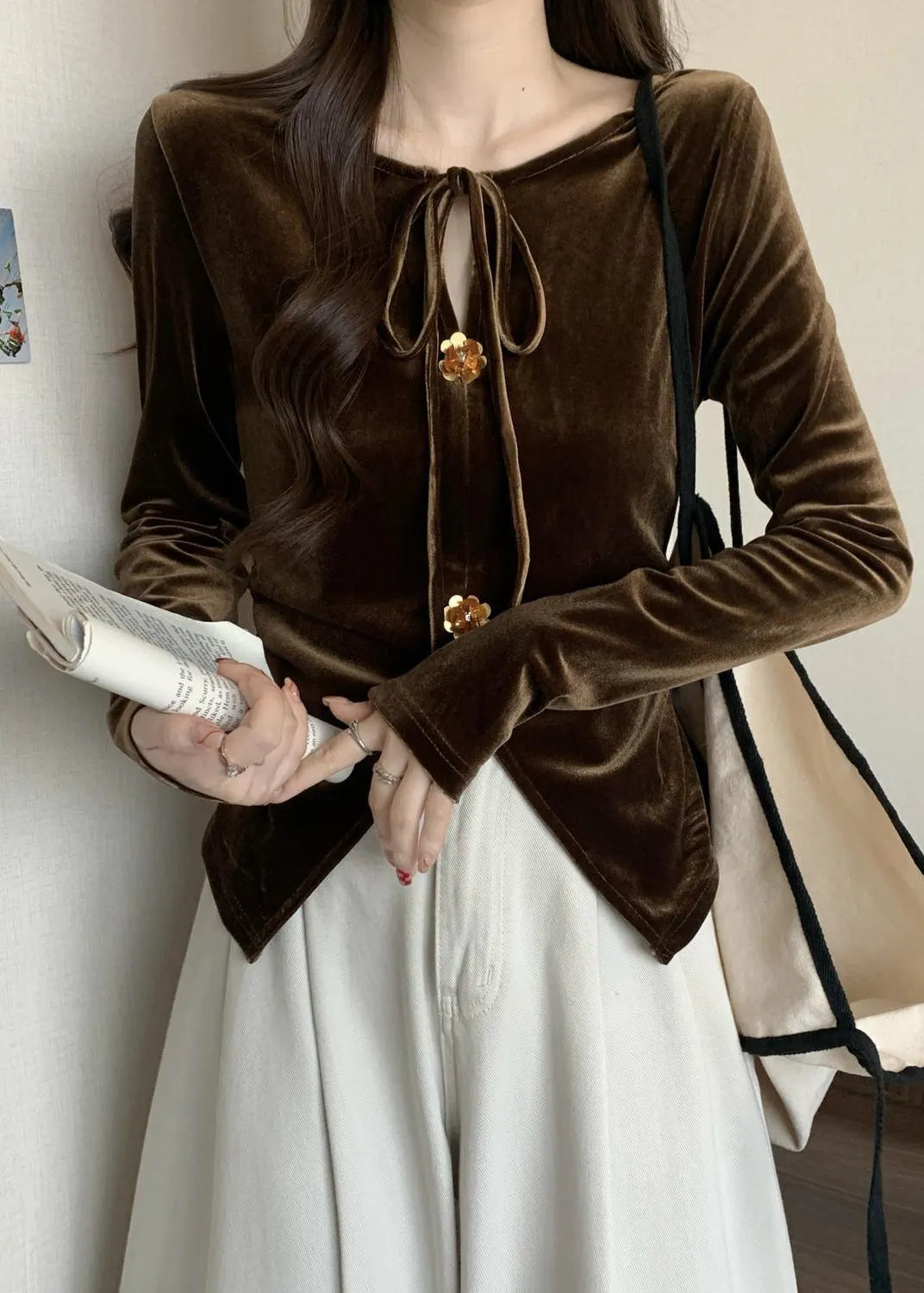 Effortlessly Elegant Blouse with a Timeless Design
